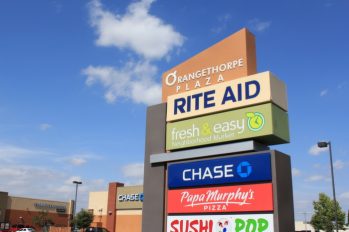 walking distance to supermarket, restaurants and shops